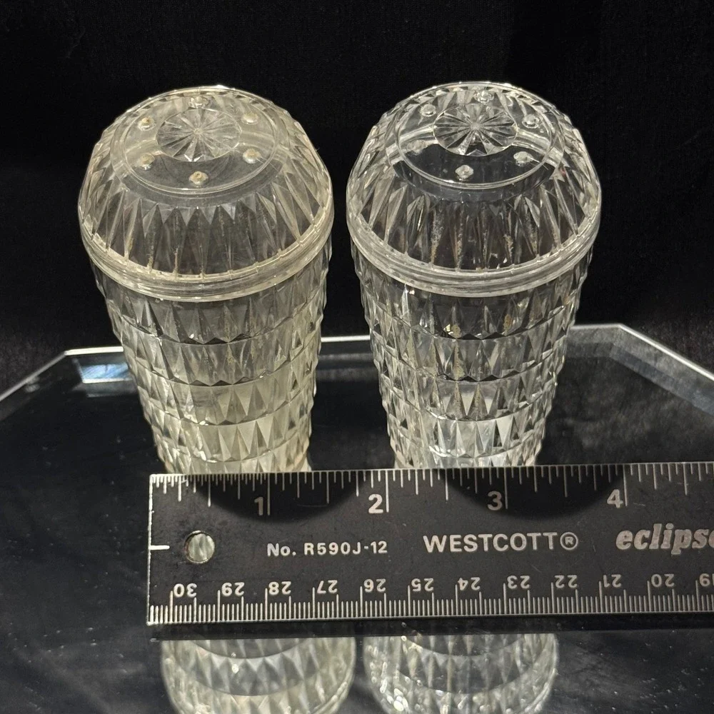 Vintage Arrow Clear Plastic Crystal Salt & Pepper Shakers Diamond Cut USA